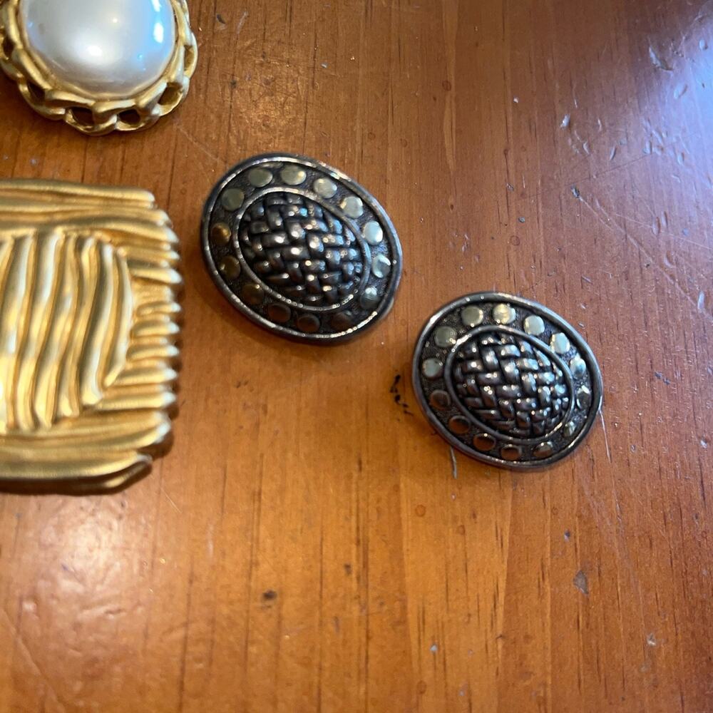 Vintage Lot of Clip on Earrings - Picture 3 of 4